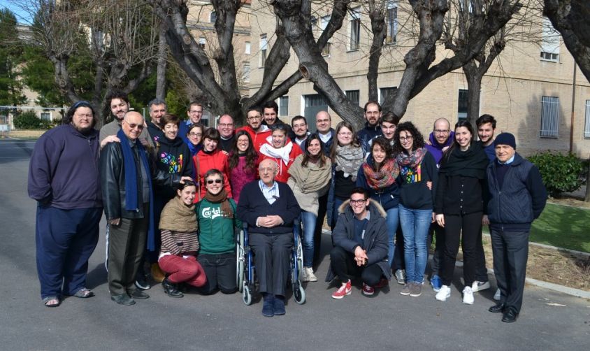 INSIEME SULL'ESEMPIO DEGLI APOSTOLI